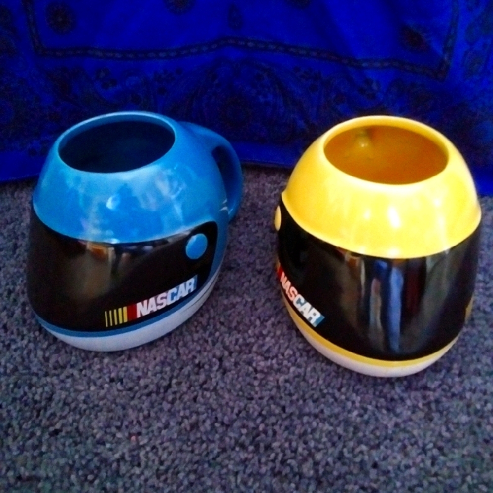 Official set of 2003 NASCAR collectable mugs